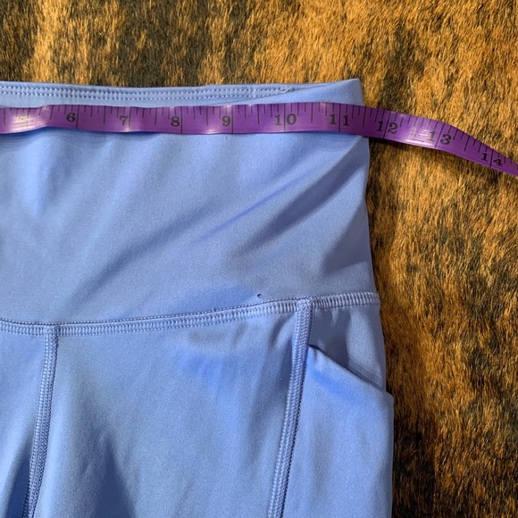 All in motion size X-Small periwinkle cropped leggings with laser cut dot design - Picture 5 of 12